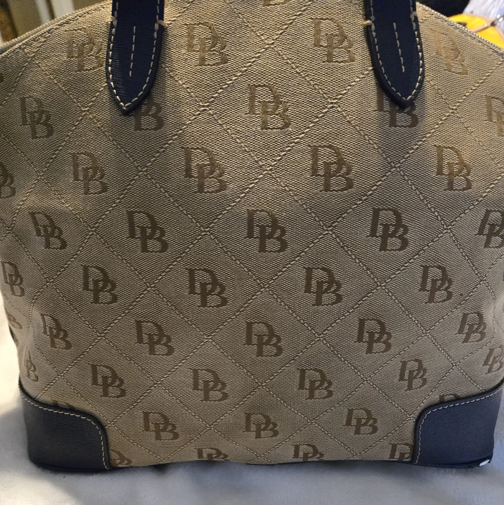 Dooney & Bourke Tan and Navy Tote Set